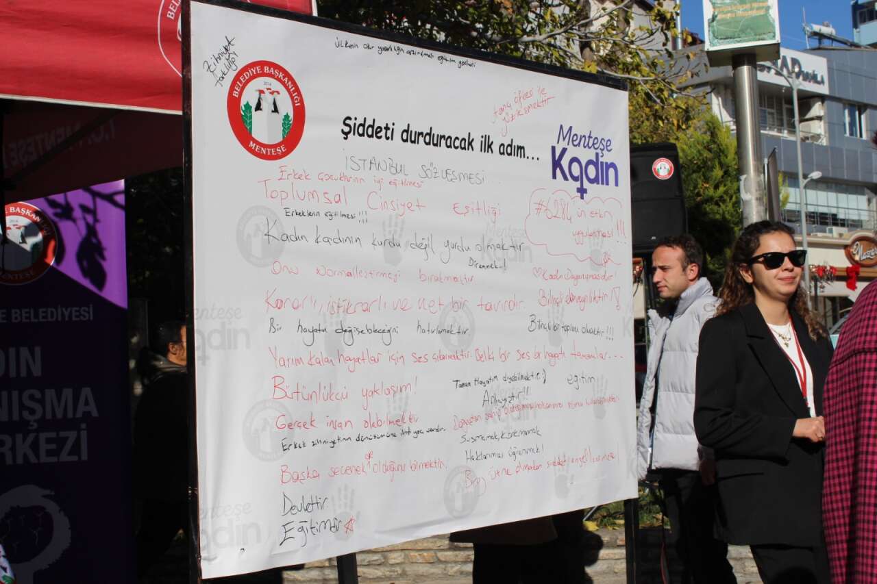 Zincirli Sandalyeler Açıldı, Muğla Meydanları Kadına Şiddete Hayır Dedi 6